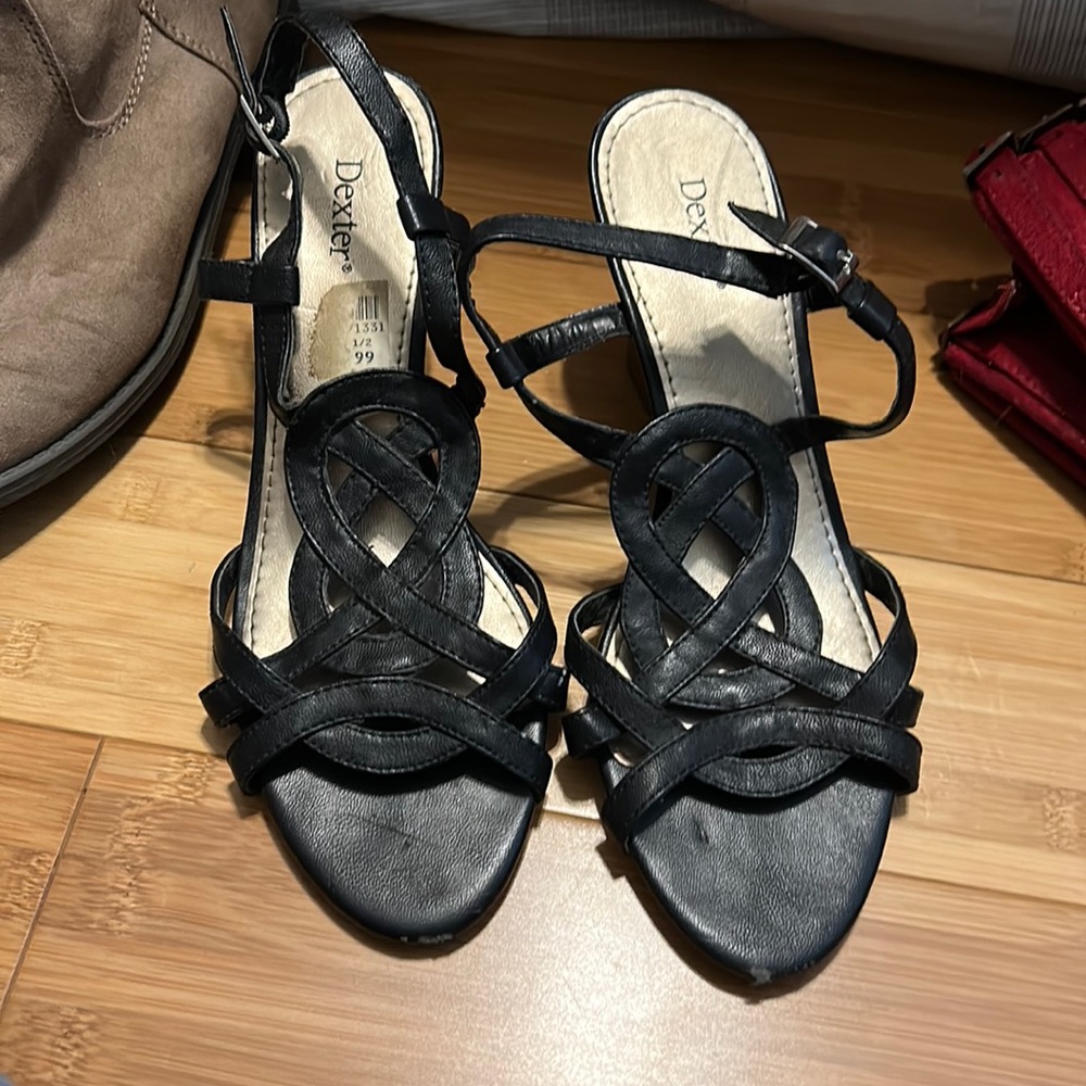 Black wedges